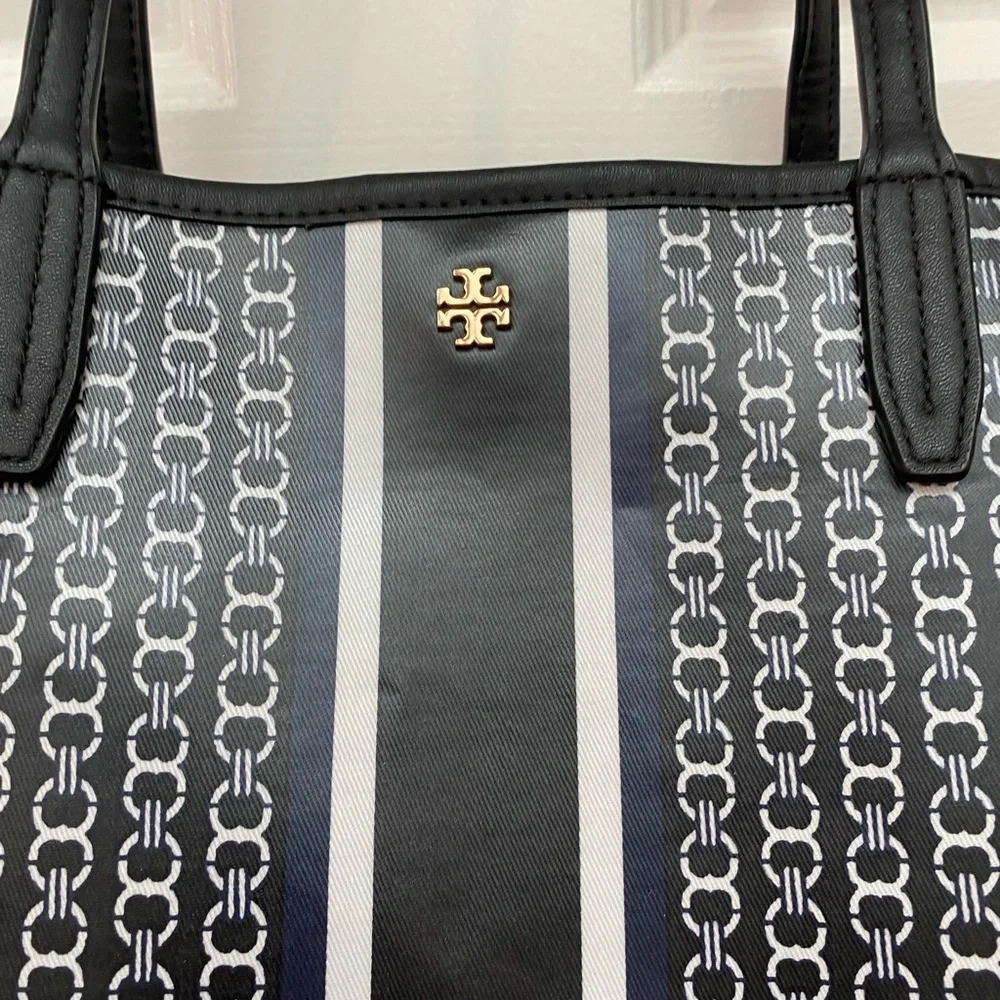 Gorgeous Iconic Tory Burch Black and White Gemini Tote Bag